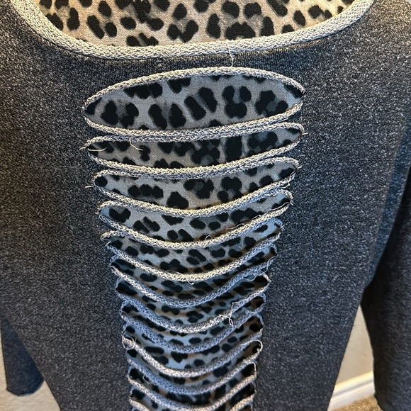 Skull sweatshirt, embroidery detail, no tag for size, M/L - Picture 6 of 7